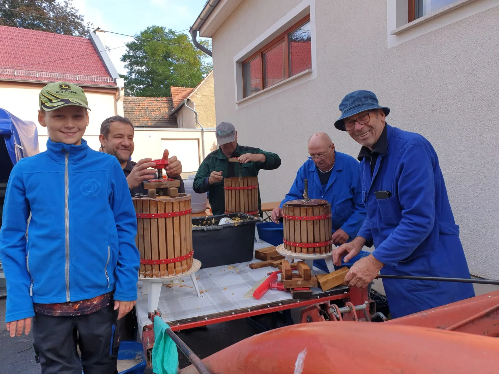 ./Apfel24/IMG-20240914-WA0002_ergebnis.webp