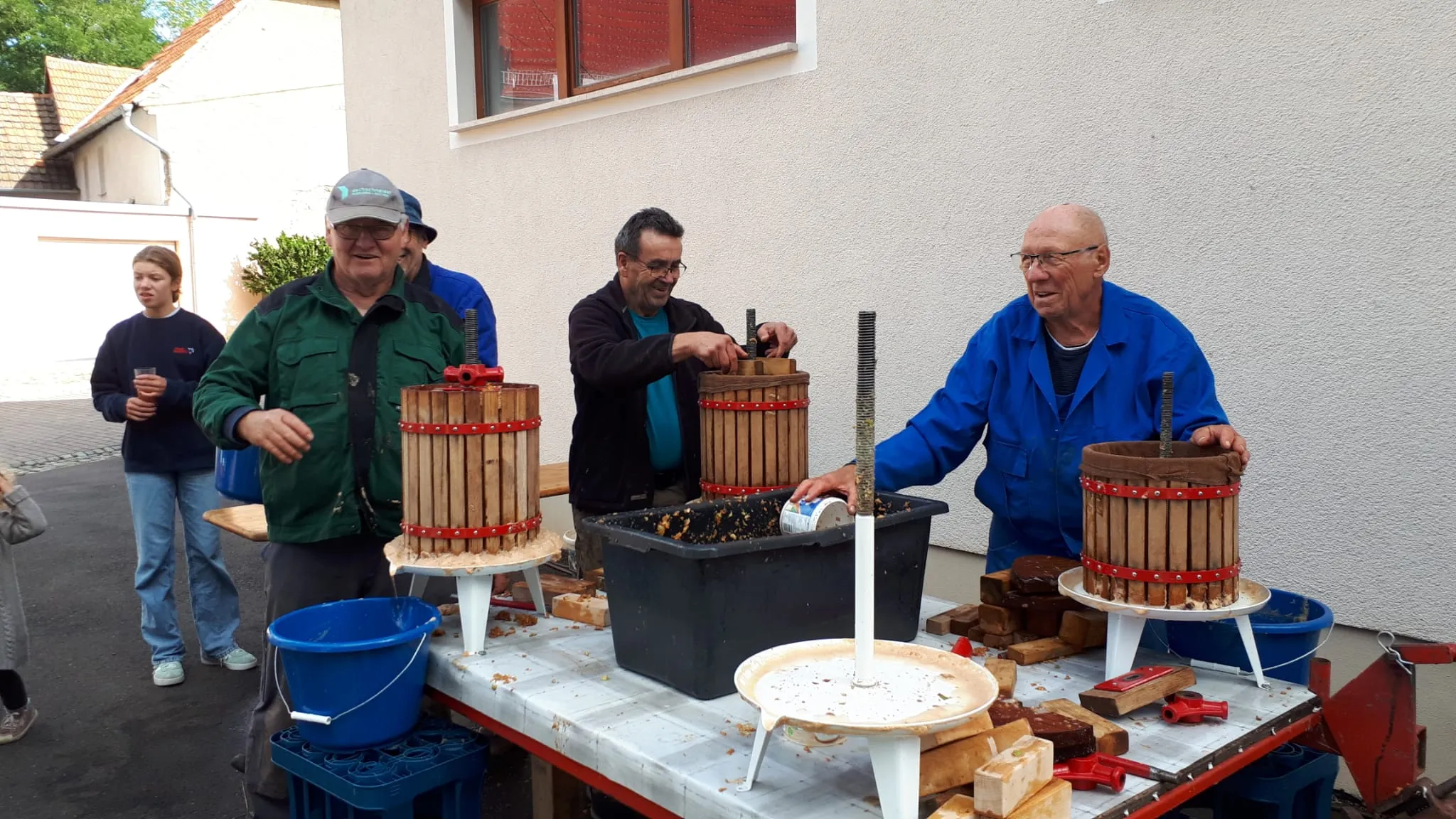 ./Apfel24/IMG-20240914-WA0027_ergebnis.webp