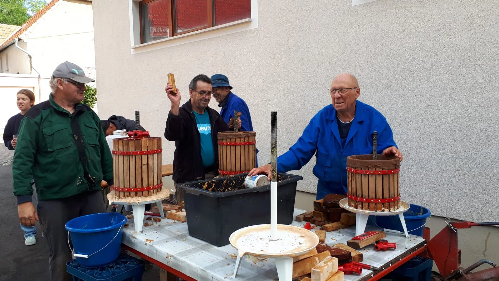./Apfel24/IMG-20240914-WA0028_ergebnis.webp